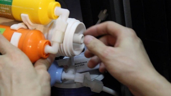 Hướng dẫn cách vệ sinh màng lọc RO tại nhà đơn giản nhất