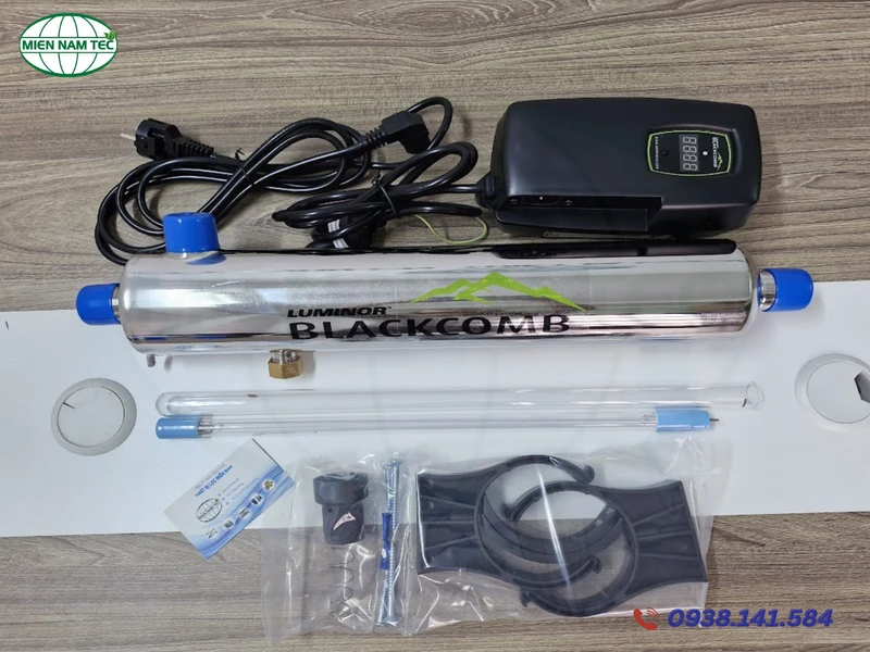 Bộ đèn UV LUMINOR LBH4-152 thuộc dòng sản phẩm BLACKCOMB-HO 4.1 giúp loại bỏ đến 99.99% vi khuẩn, virus