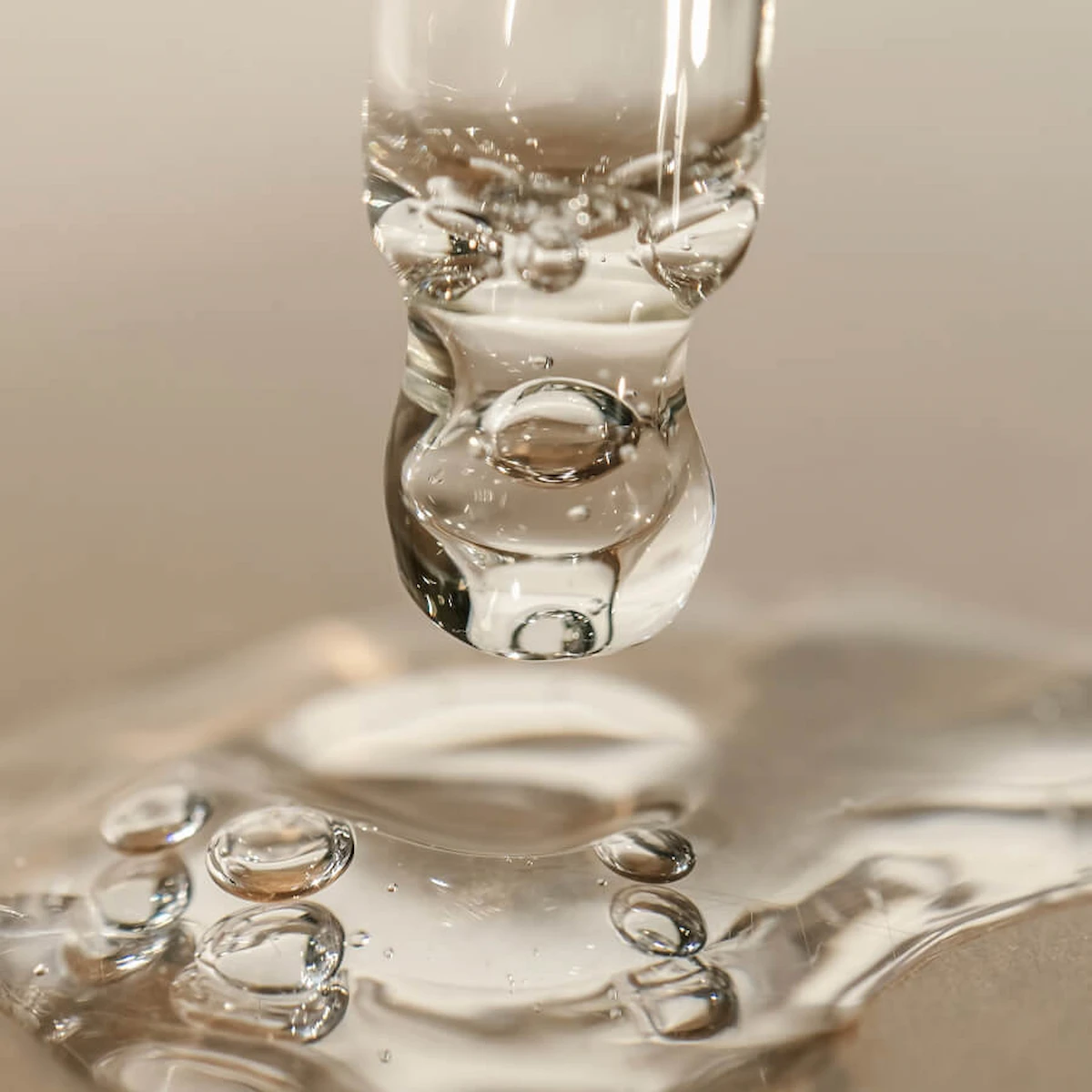 Tiêu Chuẩn Nước Trong Sản Xuất Mỹ Phẩm: Yêu Cầu & Quy Định Mới Nhất 2025