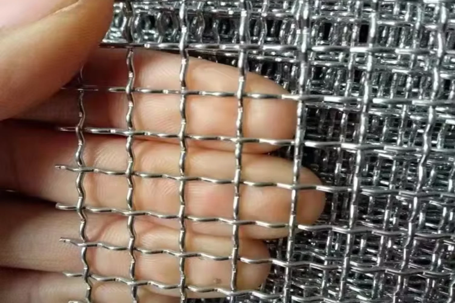 Lưới inox đan sóng ô vuông