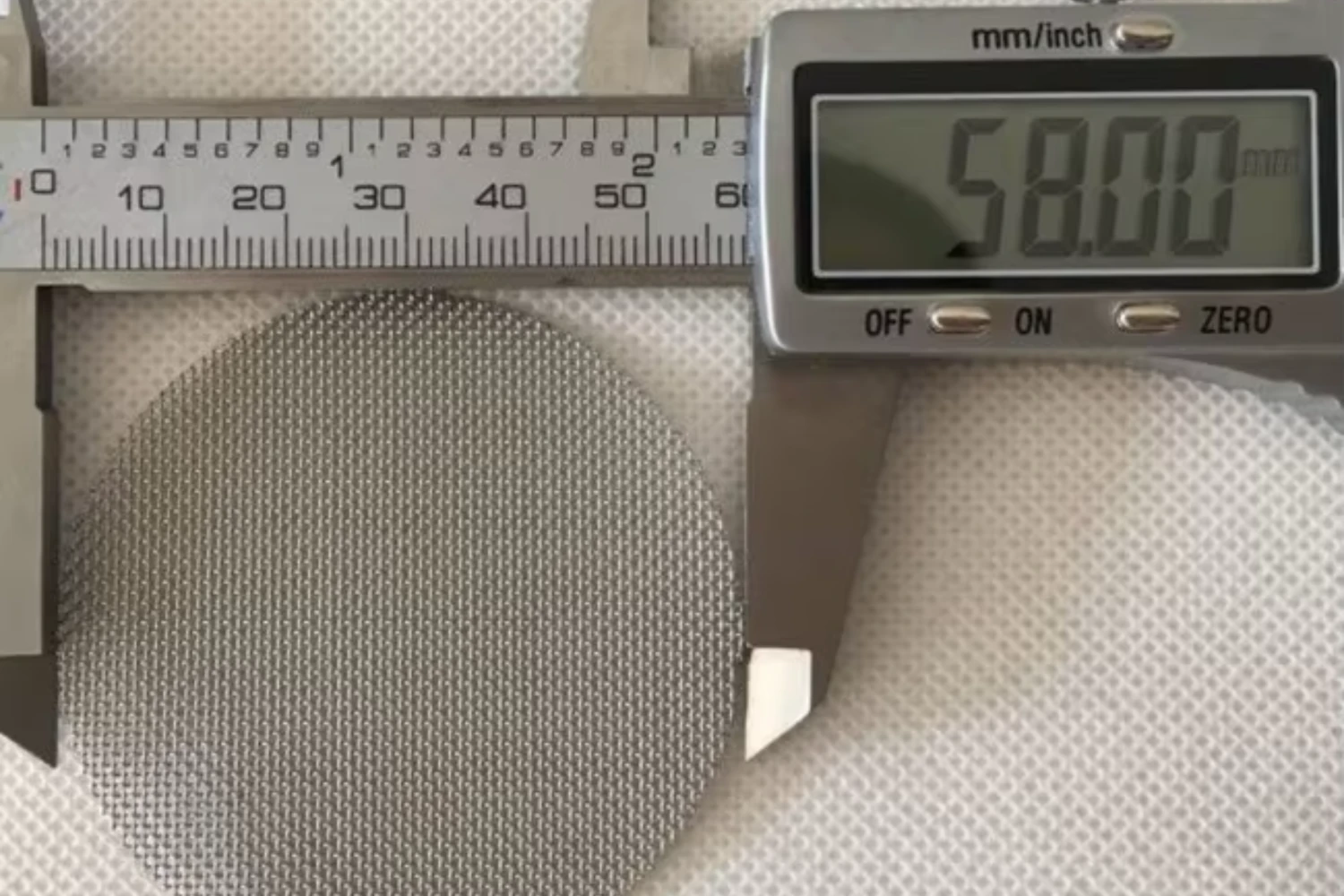 Lưới inox 304 cắt miếng tròn