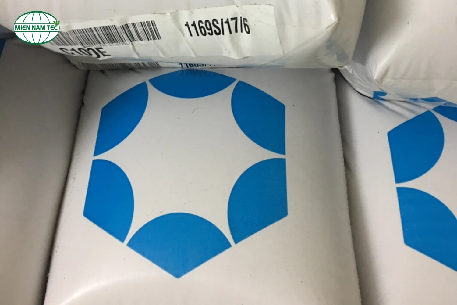 Hạt nhựa Purolite C100E